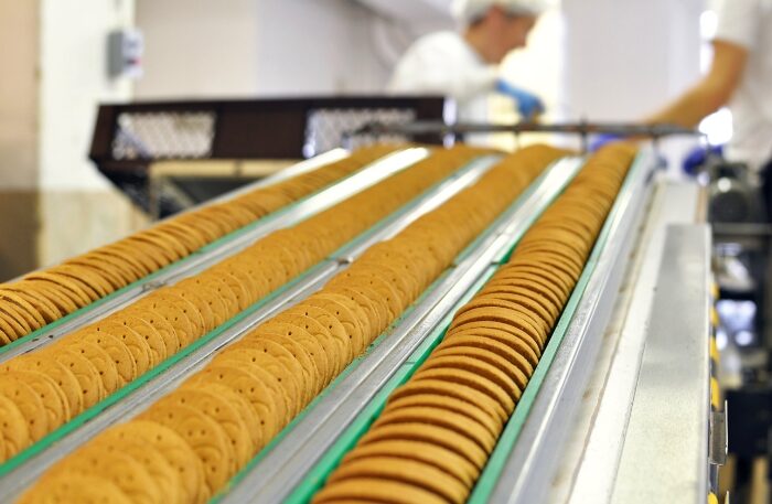 Gunakan sistem digital atau integrasi data produksi