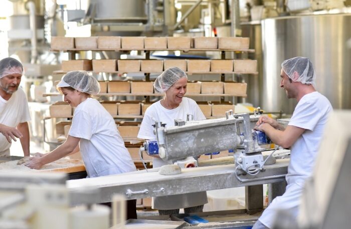 Tips mengatur jadwal produksi agar tepat waktu & minim risiko