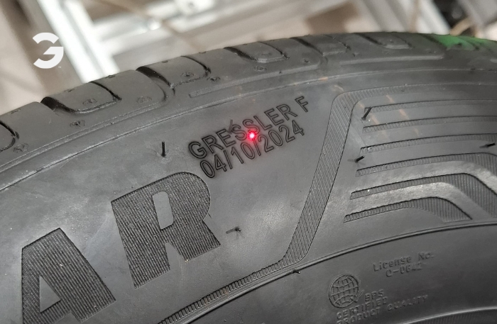 mesin coding laser marking aplikasi material karet ban