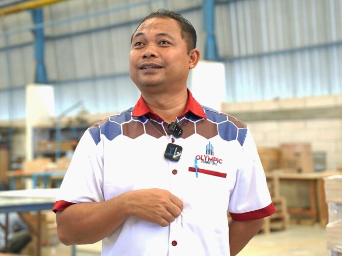 dwi wahyudi - kepala produksi - pt cahaya bintang olympic - panel kayu