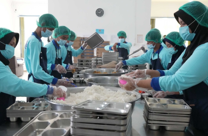 proses pembagian makanan sppg di ompreng mbg